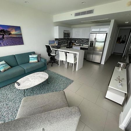 Azure Beach Residences Palm Beach ภายนอก รูปภาพ