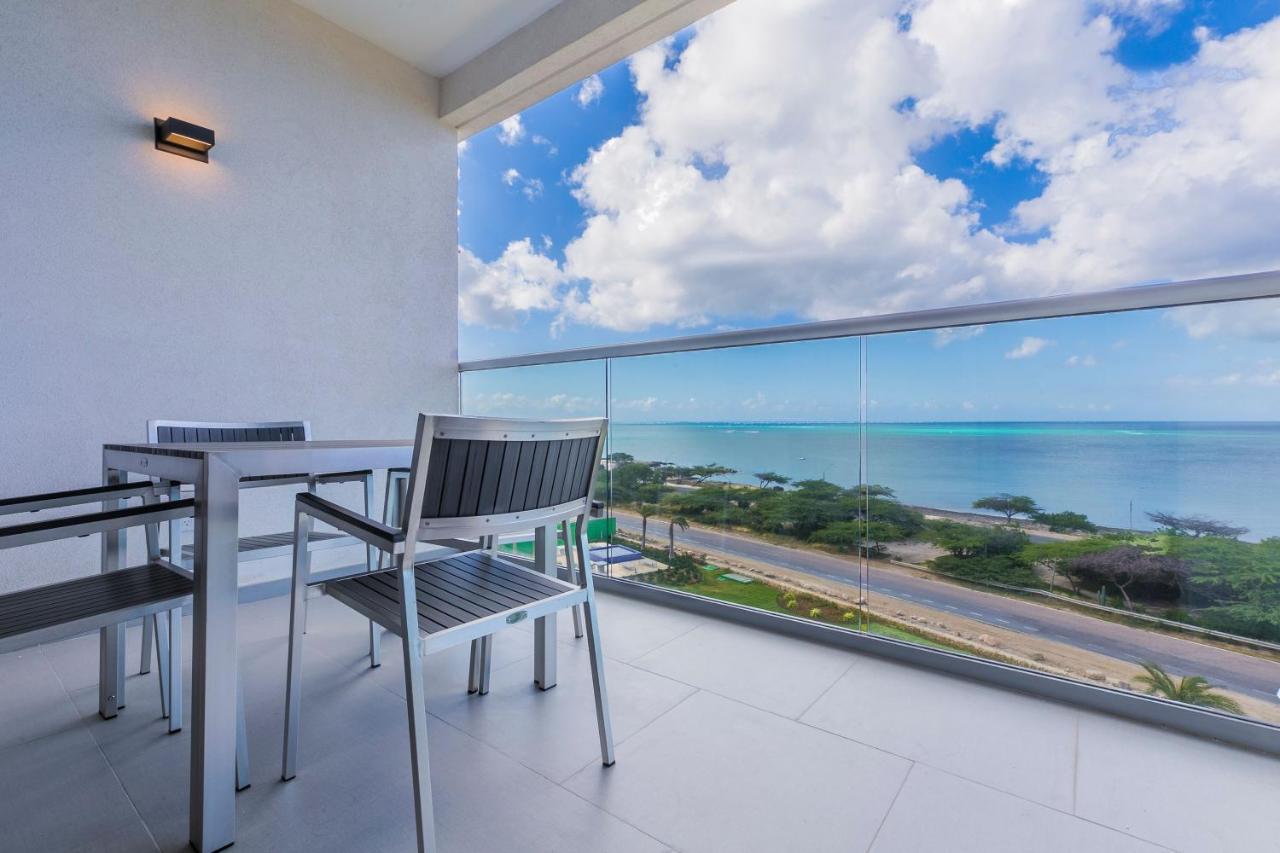 Azure Beach Residences Palm Beach ภายนอก รูปภาพ