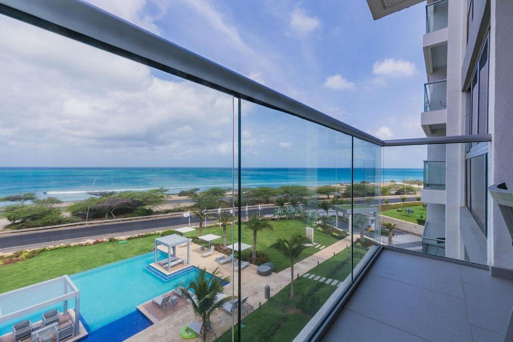 Azure Beach Residences Palm Beach ภายนอก รูปภาพ