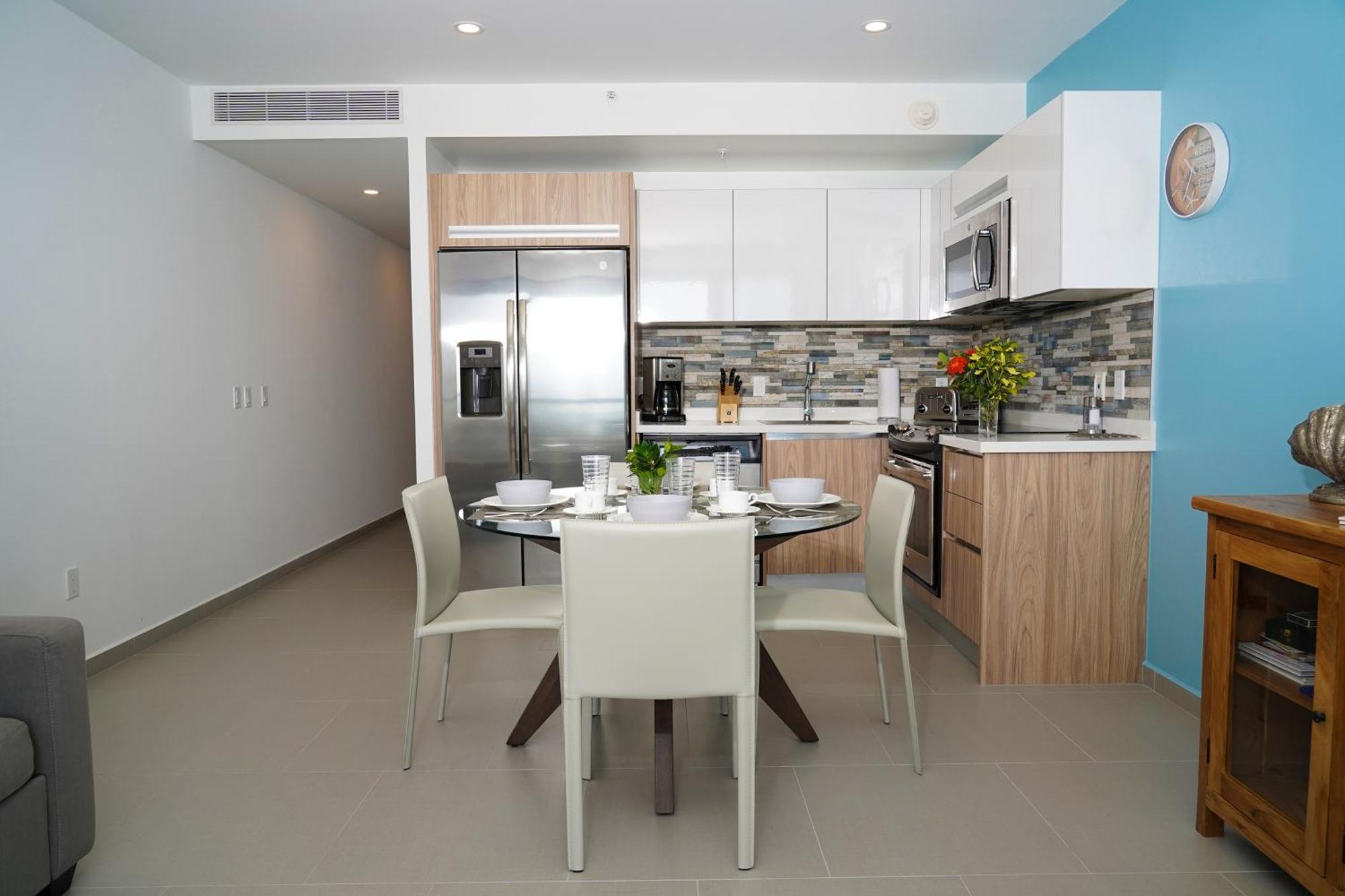 Azure Beach Residences Palm Beach ภายนอก รูปภาพ