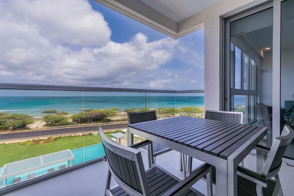 Azure Beach Residences Palm Beach ภายนอก รูปภาพ