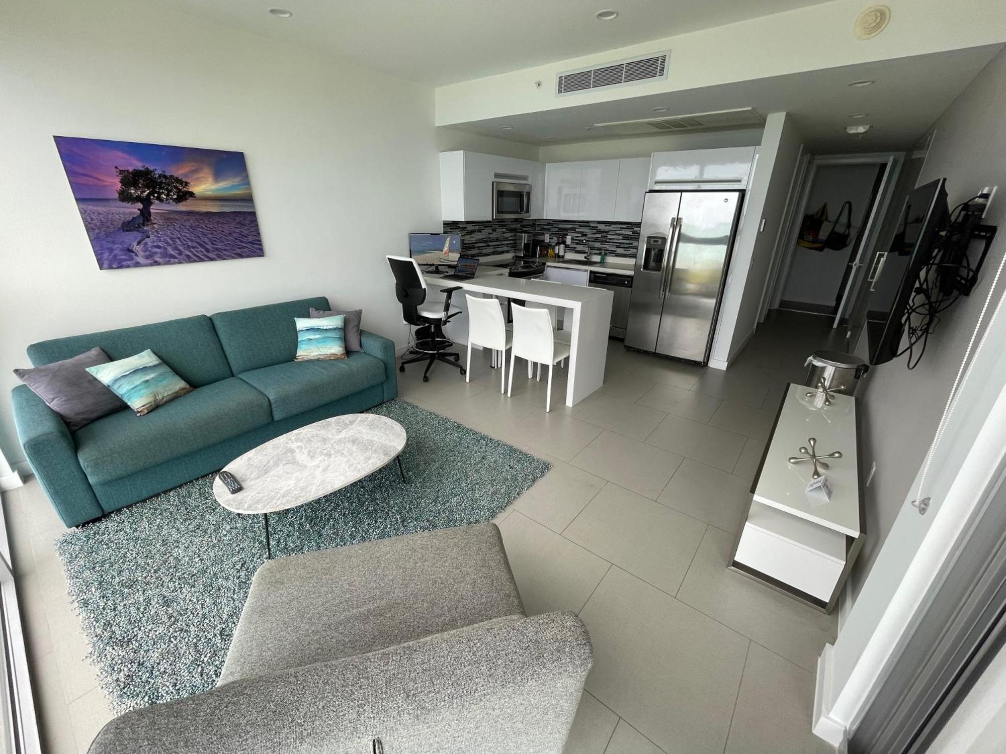 Azure Beach Residences Palm Beach ภายนอก รูปภาพ