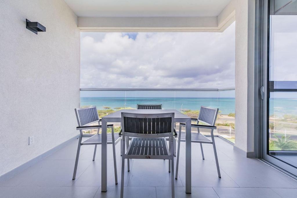 Azure Beach Residences Palm Beach ภายนอก รูปภาพ