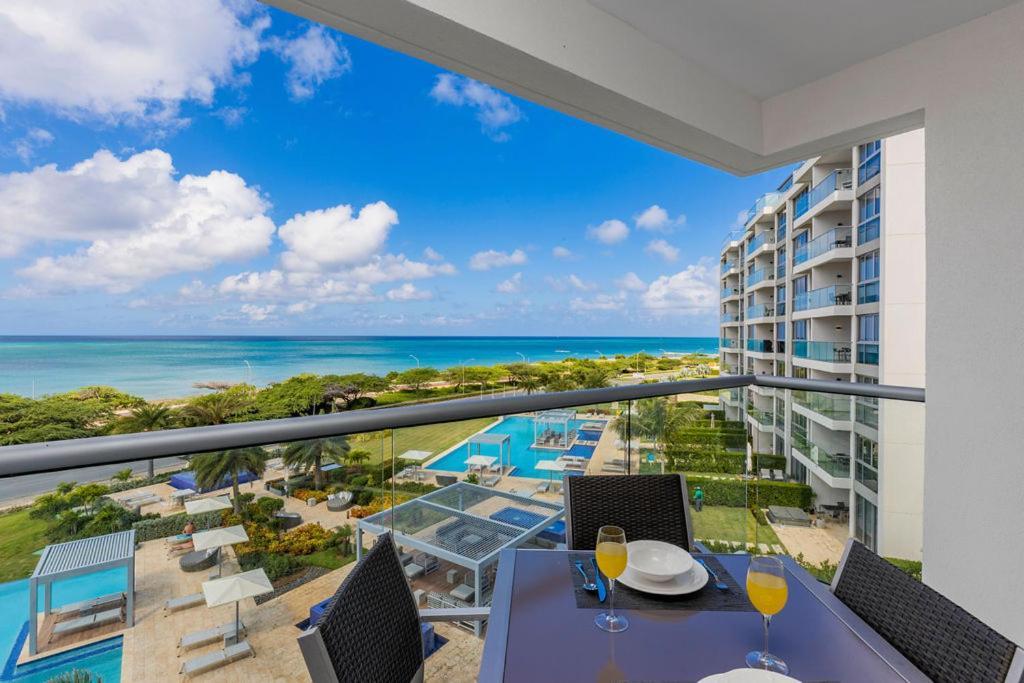 Azure Beach Residences Palm Beach ภายนอก รูปภาพ