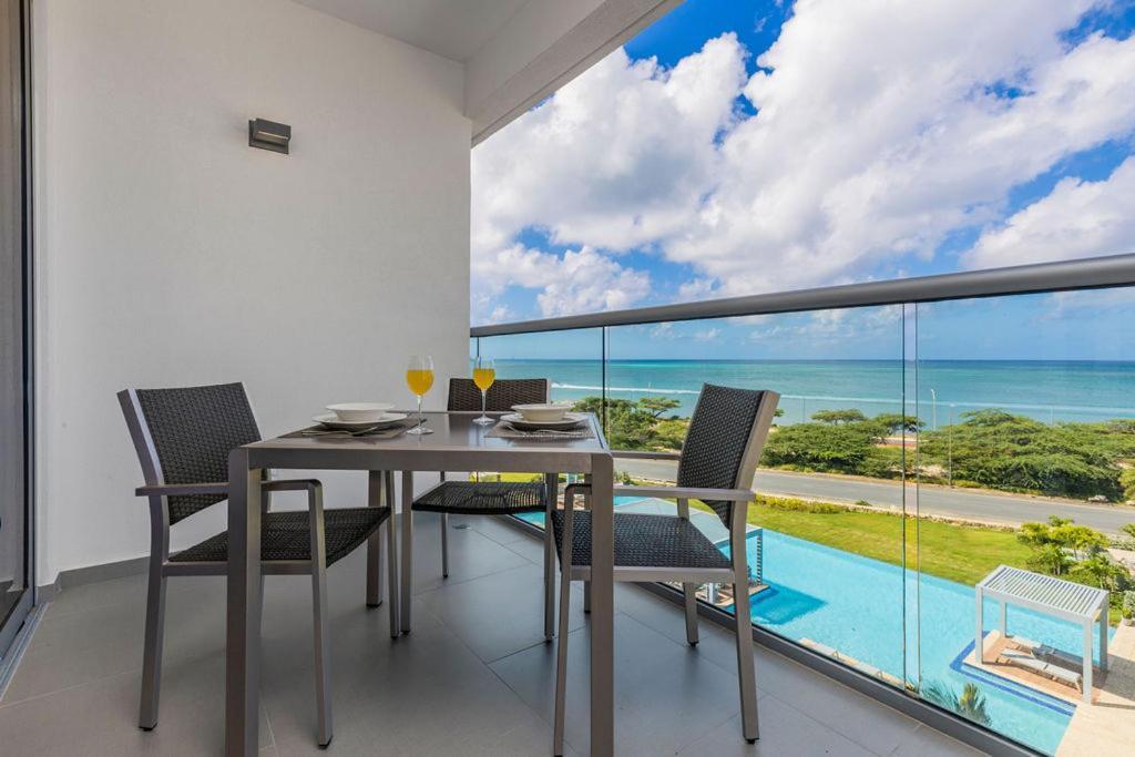 Azure Beach Residences Palm Beach ภายนอก รูปภาพ